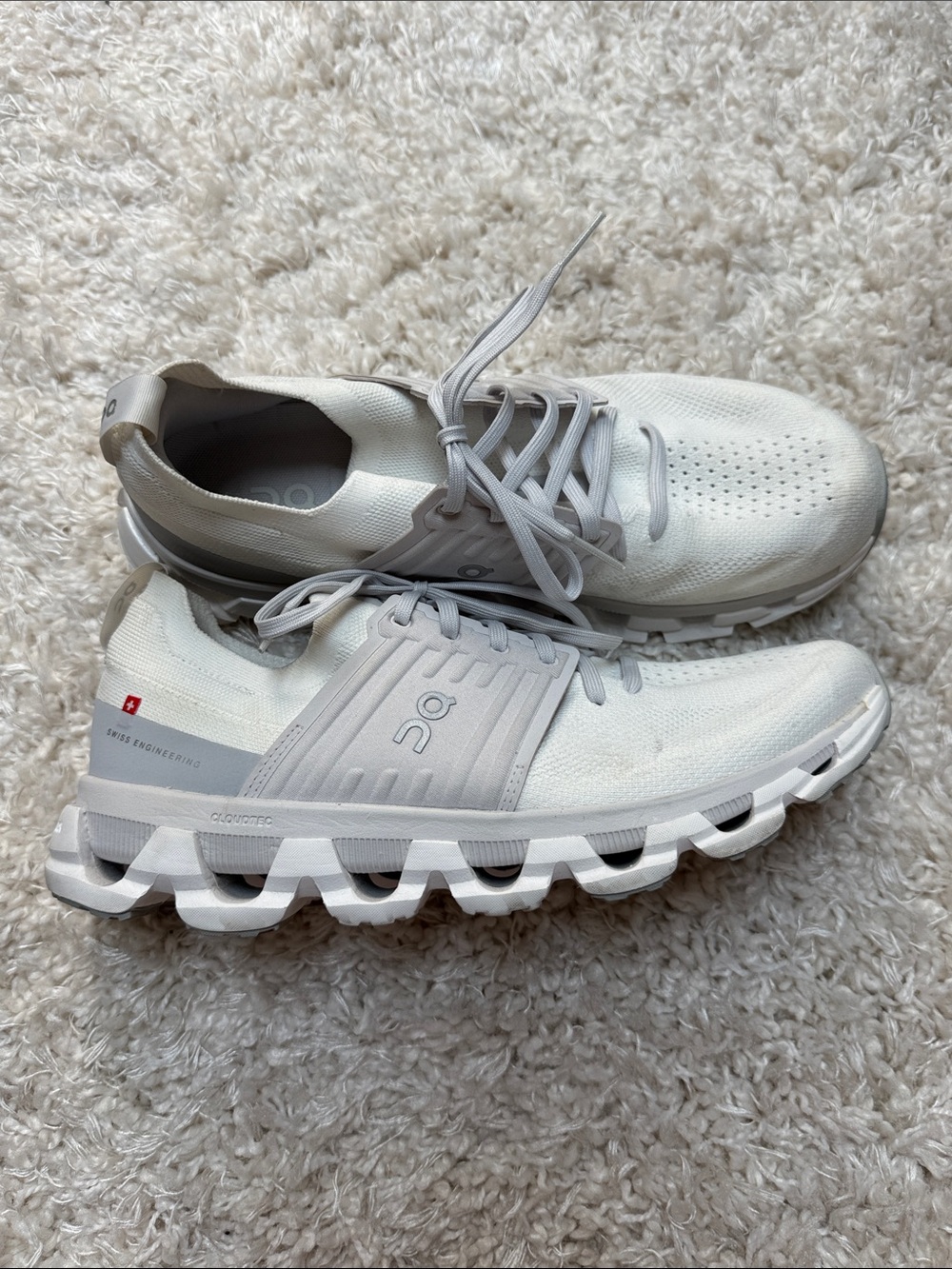 On Running Women's Cloudswift Athletic Shoes - Light Gray/White
